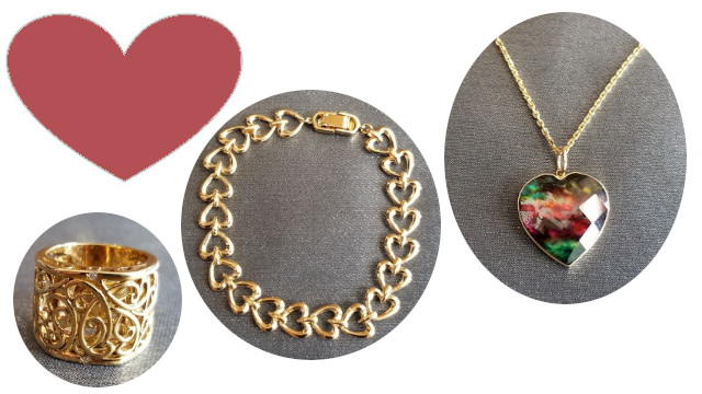 ハートジュエリーコーデ例-ペンダントとブレスのハートの幅を同じくらいに意識、リングはツタの葉がハートを描くような模様との相性で選択